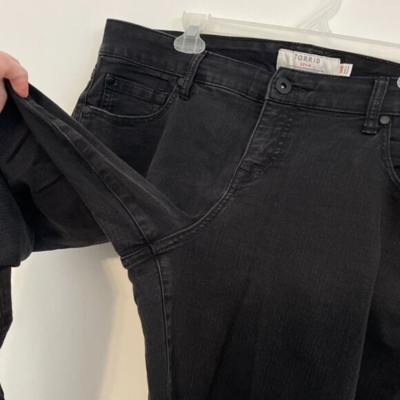 TORRID Plus Size Slim Boot Jean Vintage Stretch Black Mid Rise Bootcut Jeans 18 - Picture 11 of 16